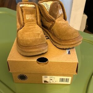 Toddler ugg boots size 9